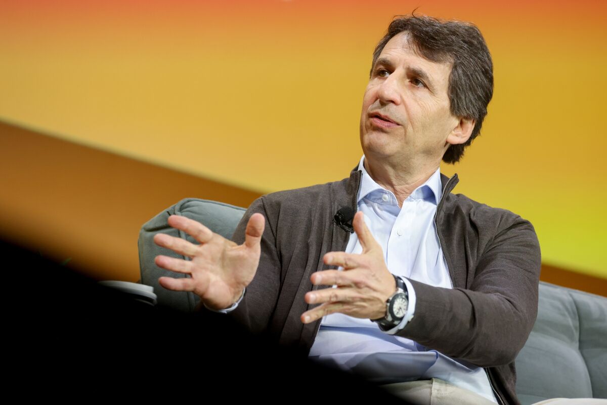 Apollo’s Dealmaking Spree Drives Fee-Related Revenue to a Record