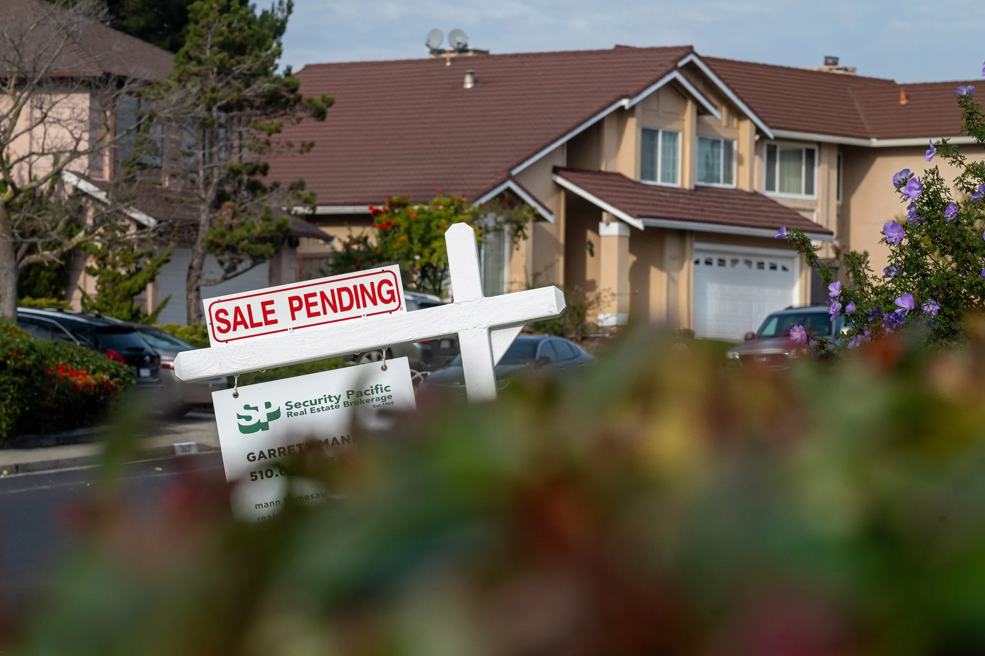 A "Sale Pending" sign in front of a home in Pinole, California.