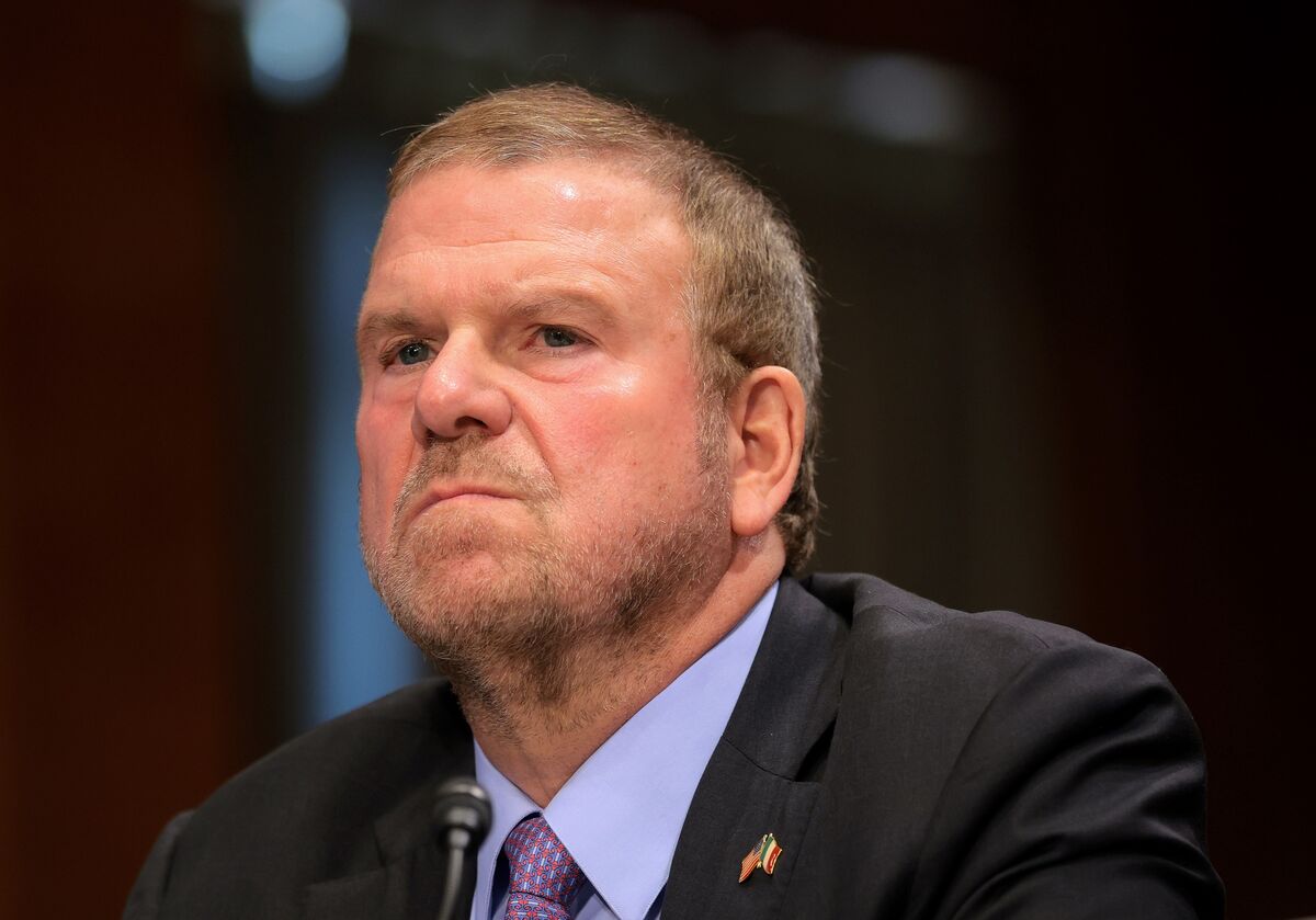 Billionaire Fertitta Buys Caesars, Adds Another Trophy Property
