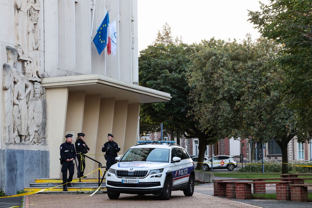 French School Evacuated On Bomb Threat After Fatal Stabbing: AFP ...