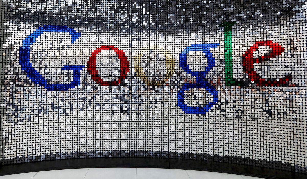 http://www.bloomberg.com/news/articles/2016-07-19/google-cuts-its-giant-electricity-bill-with-deepmind-powered-ai social preview image