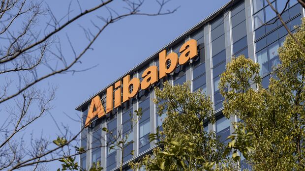 Alibaba Shows Progress in China AI Push, Lifting Shares Bloomberg