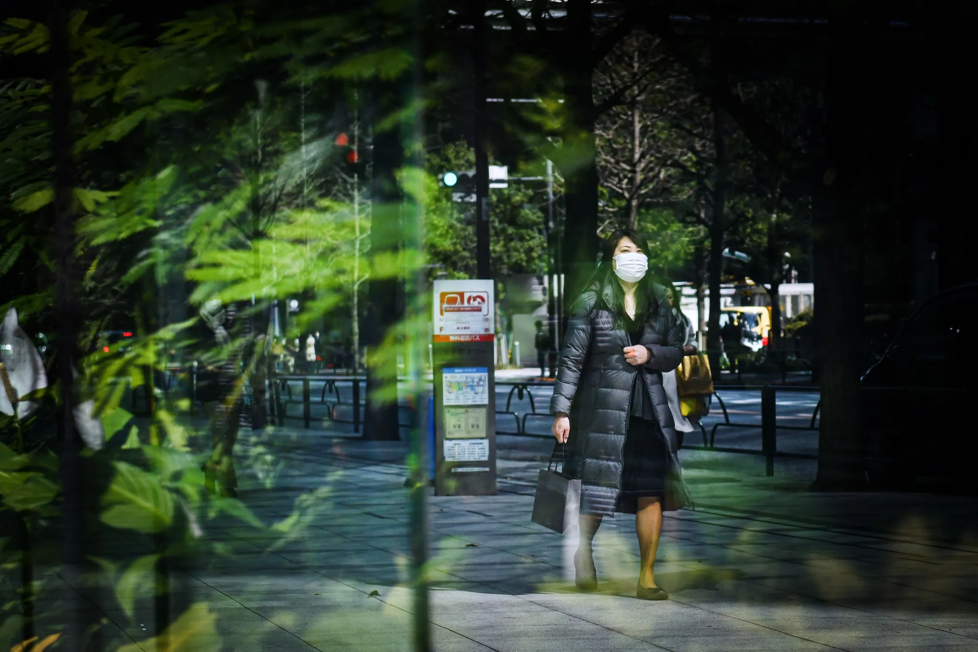 Japan Hints to Cancel Mask Mandate Outside Ahead of Reopening - Bloomberg