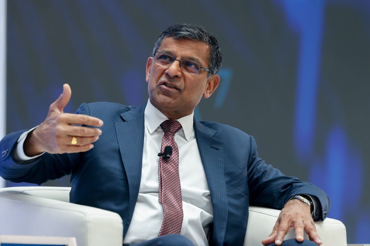 <strong>Raghuram Rajan on Surging Gold and Growing Risks to Financial Stability</strong>