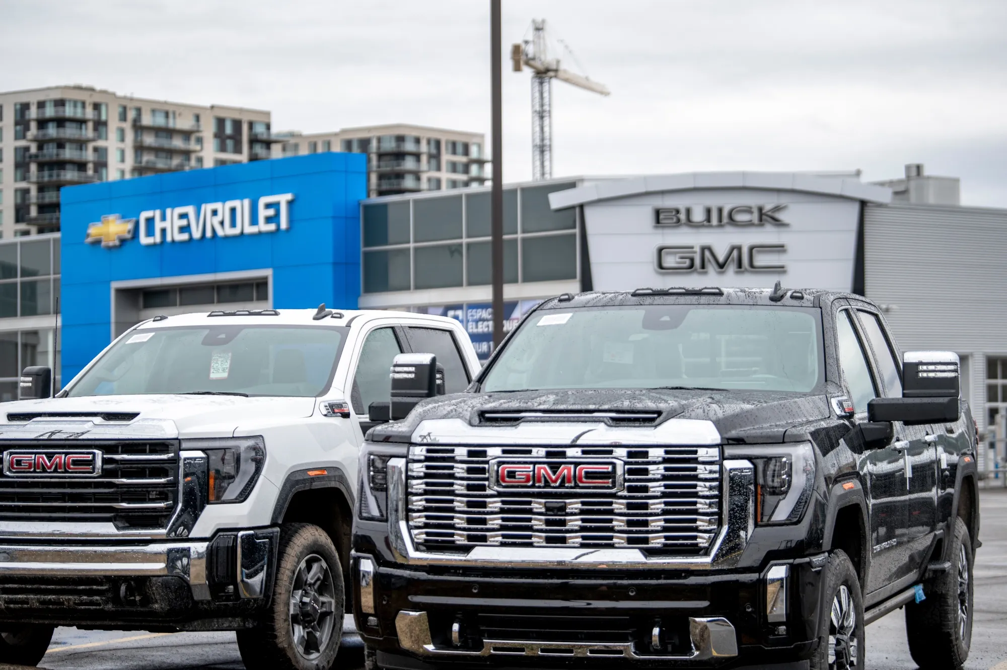 GM plans to shift some assembly of&nbsp;several top-selling and highly profitable models, including the Chevrolet Silverado and GMC Sierra pickup trucks, to the US from Mexico.
