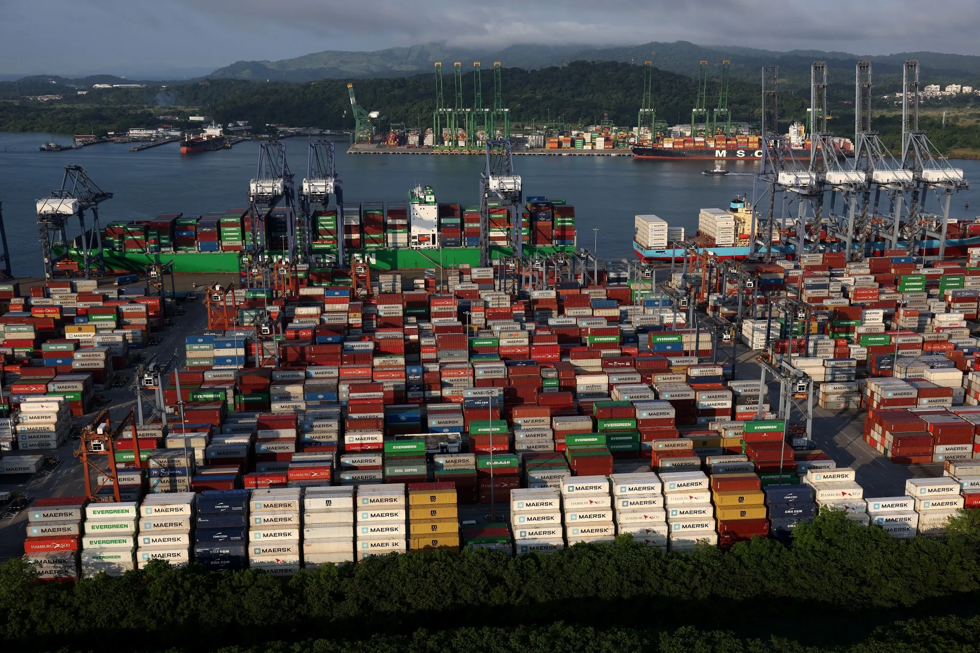 Contenedores apilados en el Puerto de&nbsp;Balboa en&nbsp;2023 en Ciudad de Panamá.