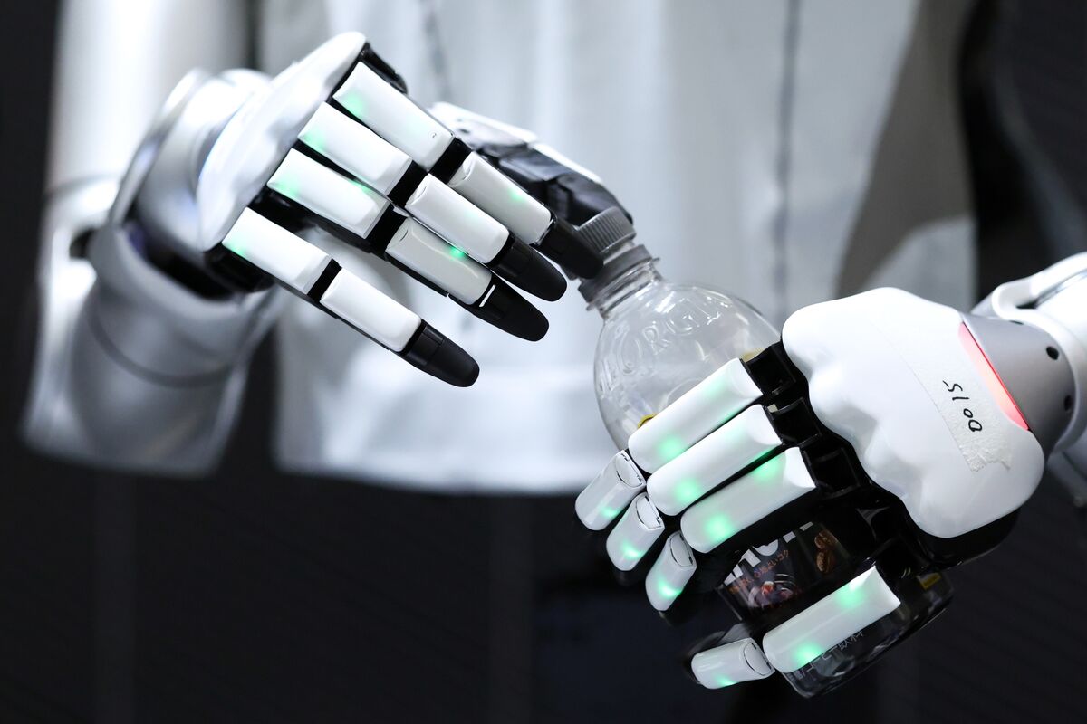 bloomberg.com - Julia Fioretti - HSG-Backed Robotera Is Said to Mull HK IPO as Robot Tech Booms