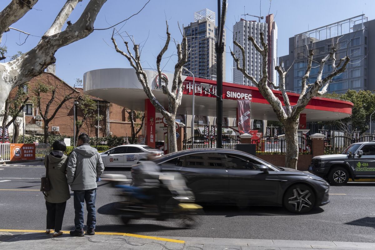 bloomberg.com - Sinopec's Third-Quarter Profits Soar on Higher Oil Prices