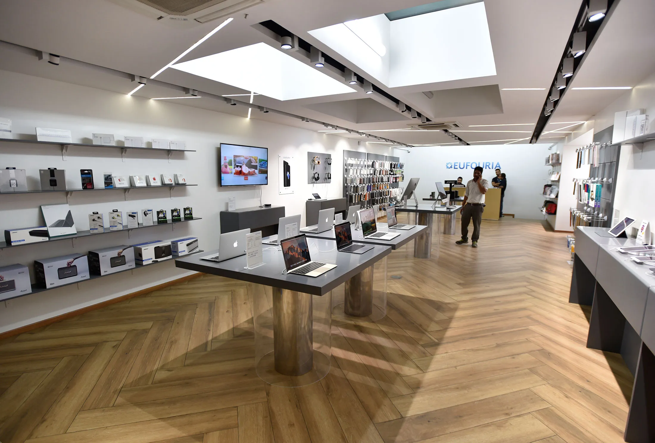 A&nbsp; Apple store&nbsp;in New Delhi, India.&nbsp;