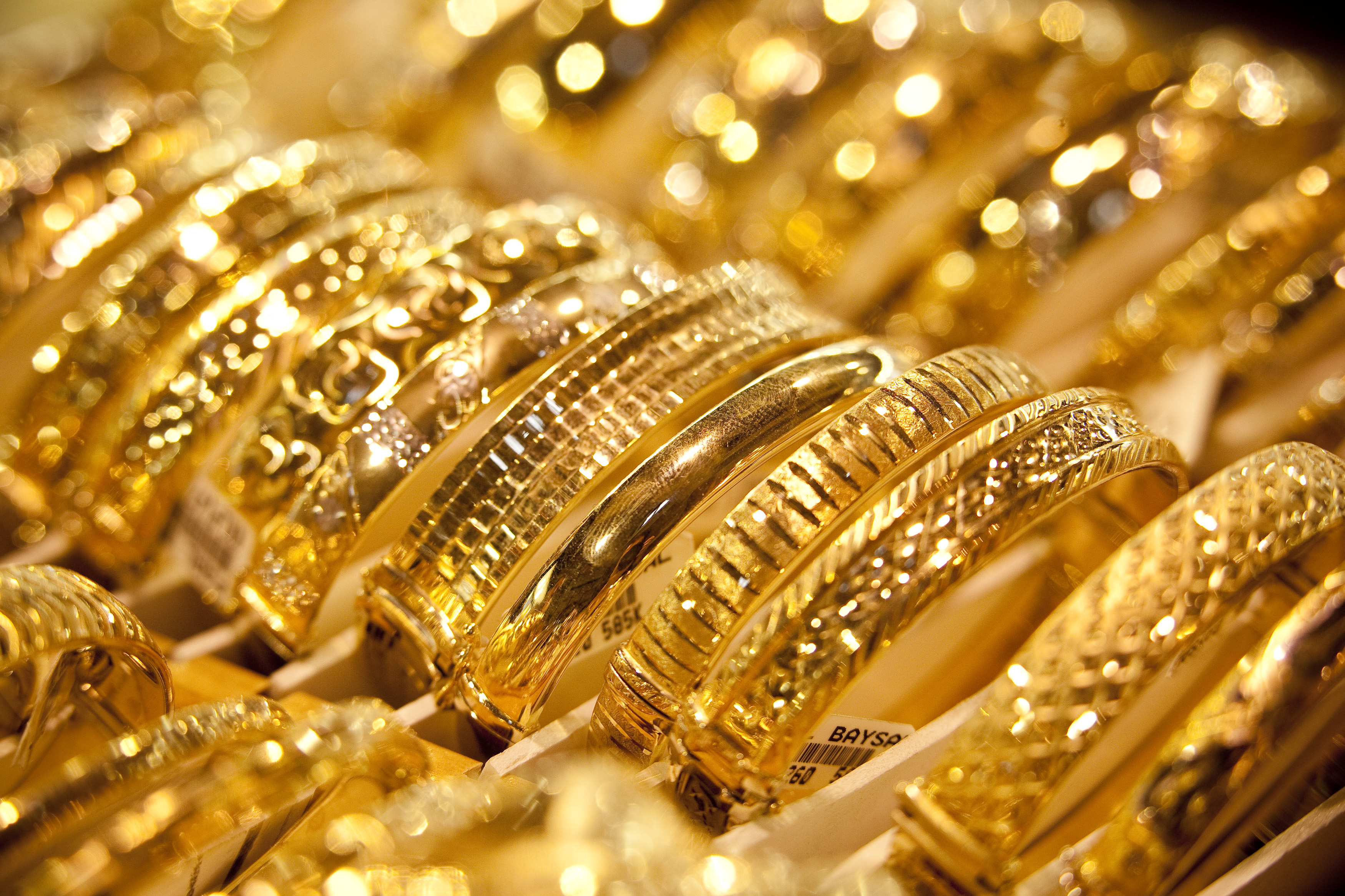 Gold Rush From Dubai To Turkey Saps Supply As Premiums Jump Bloomberg