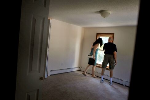 Housing Sales Hurt as Fewer Immigrants Chase Dream: Mortgages