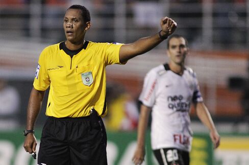 Referee Marcio Chagas
