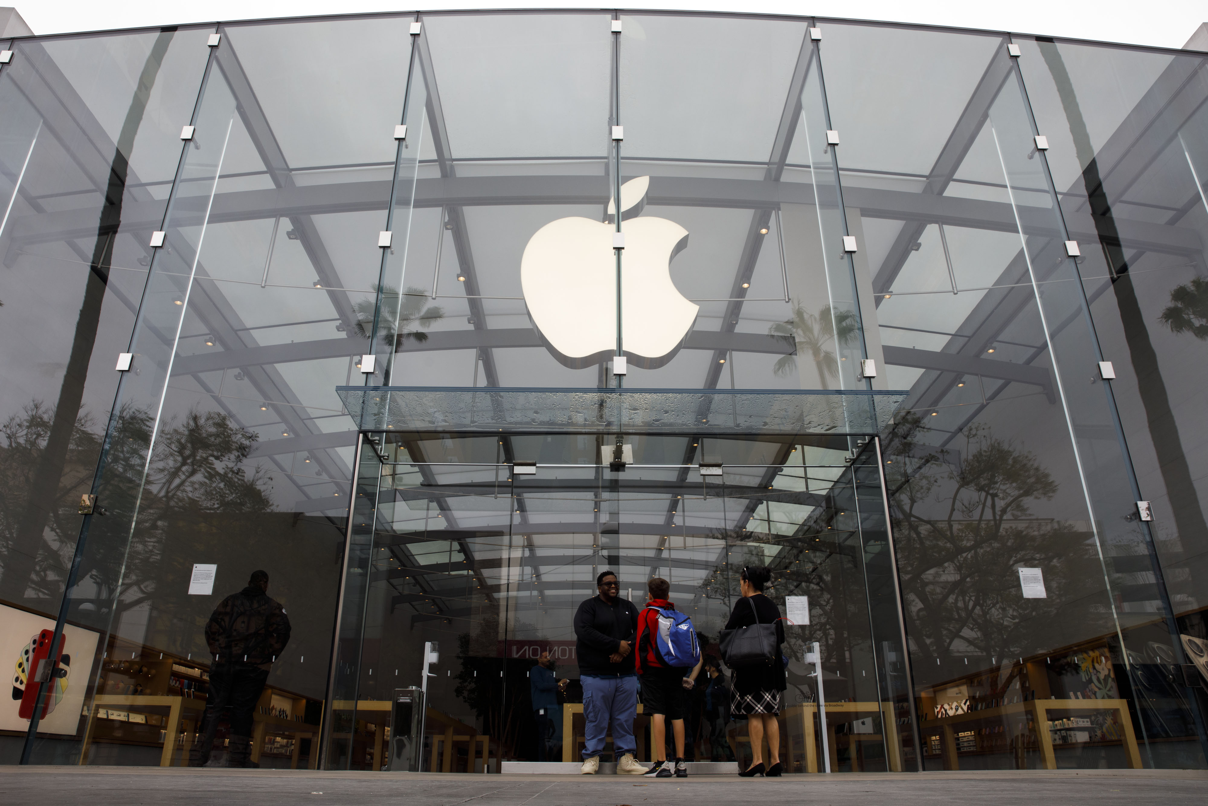 Apple Store On Third Street Promenade Santa Monica Usa Stock Photo