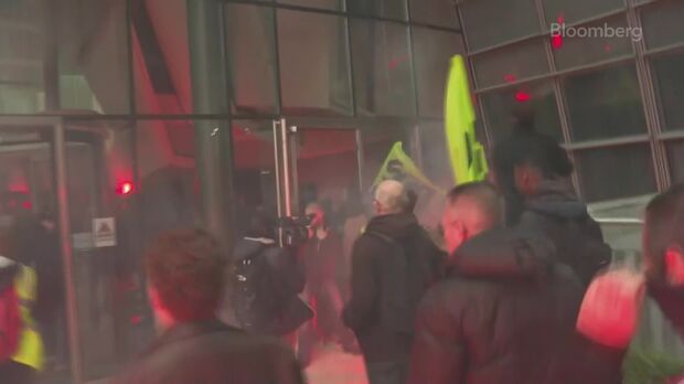 Pensions: demonstrators storm in LVMH headquarters in Paris