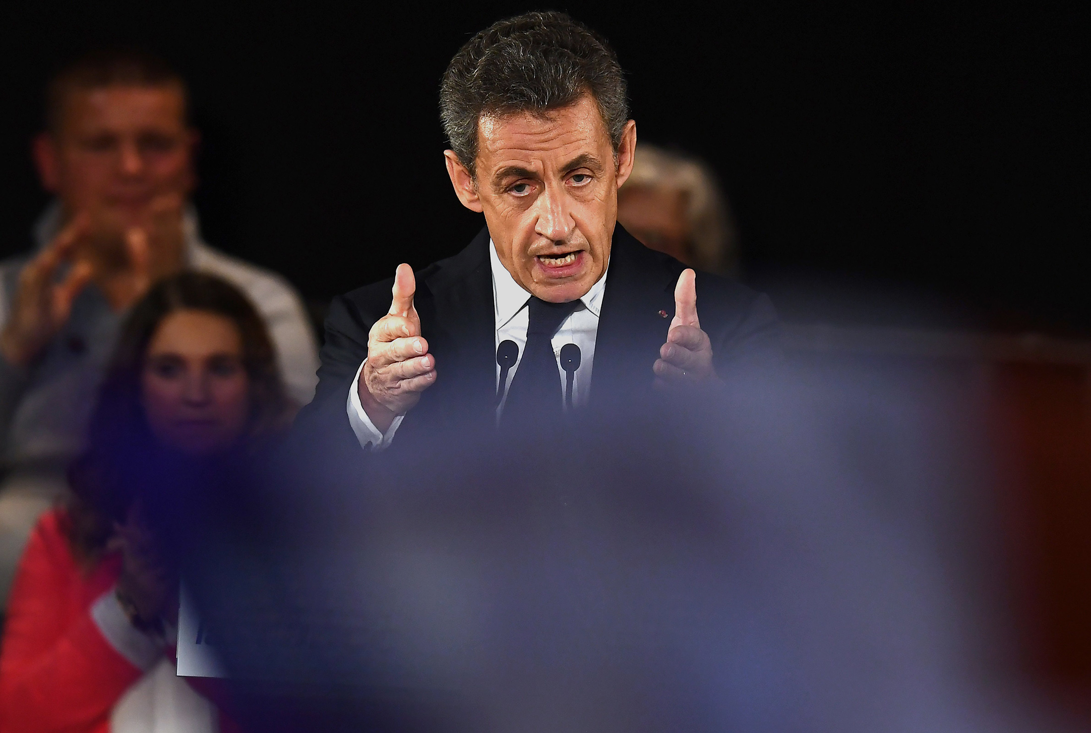 フィヨン氏決選投票へ サルコジ氏敗退 仏中道右派大統領予備選 Bloomberg