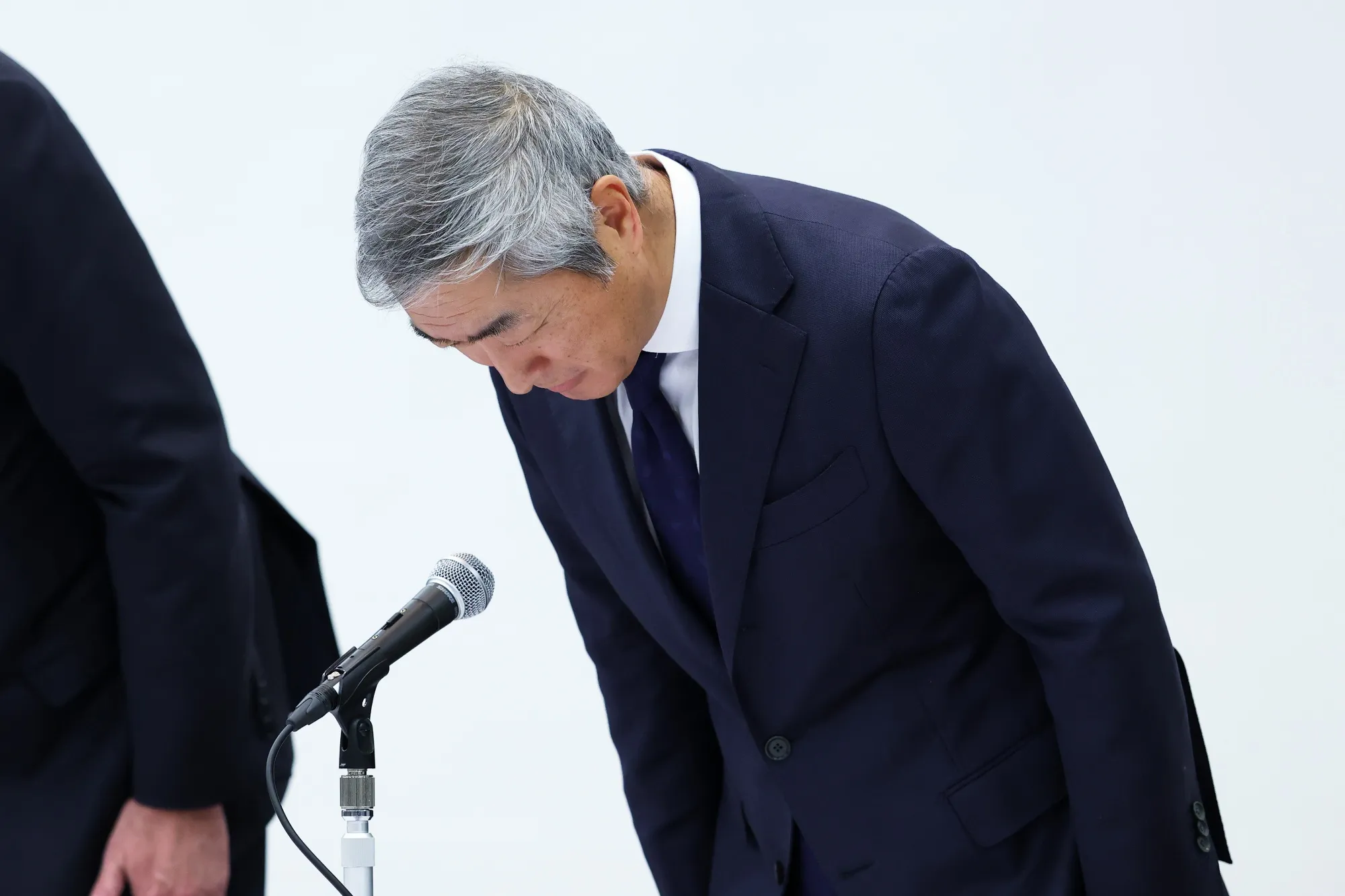 プルデンシャル社長｢深くおわび｣､過度な業績連動報酬が不正背景