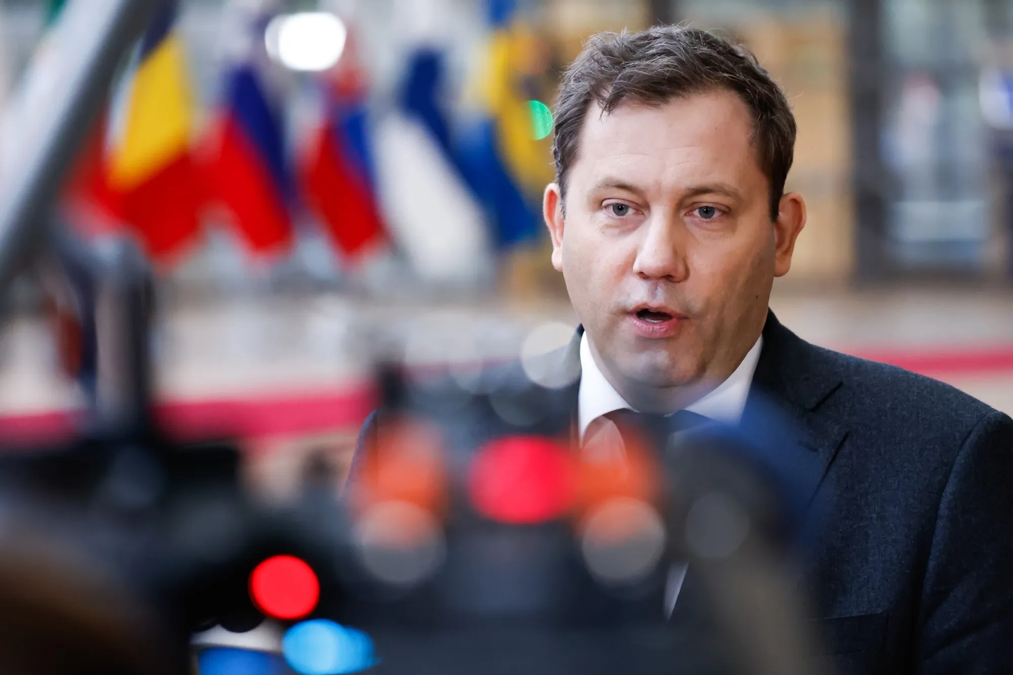 Germany's Finance Minister Lars Klingbeil oversees the customs agents who made the arrests.