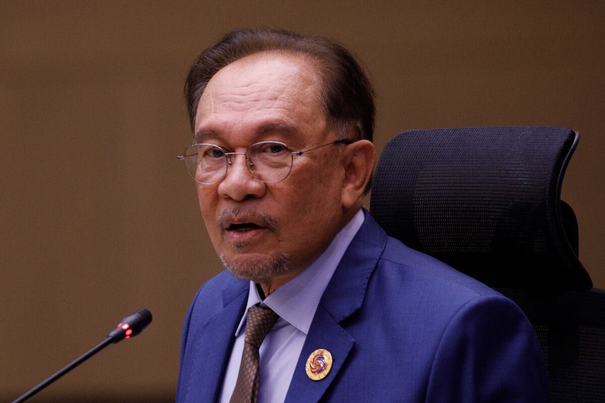 Malaysia’s Anwar Warns of US Tariff Pressure at ASEAN Meeting