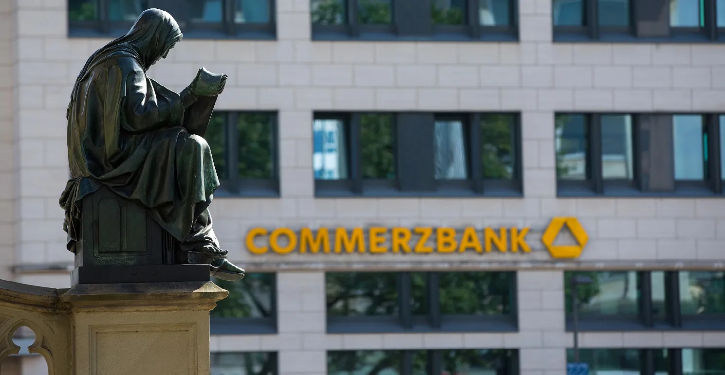 1469531060_commerz