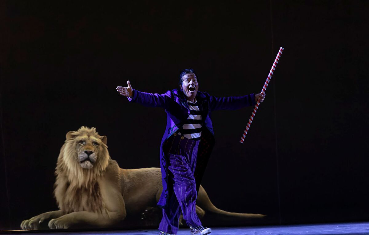 French Company L'Écocirque Wants to Save the Circus With Holographic Animals  - Bloomberg