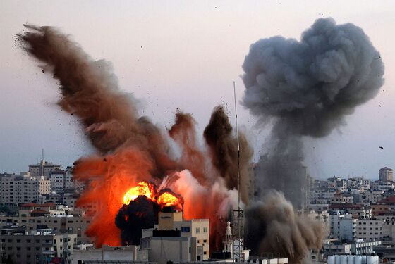 Israel Trades Fire With Gaza as Clashes Spread to West Bank