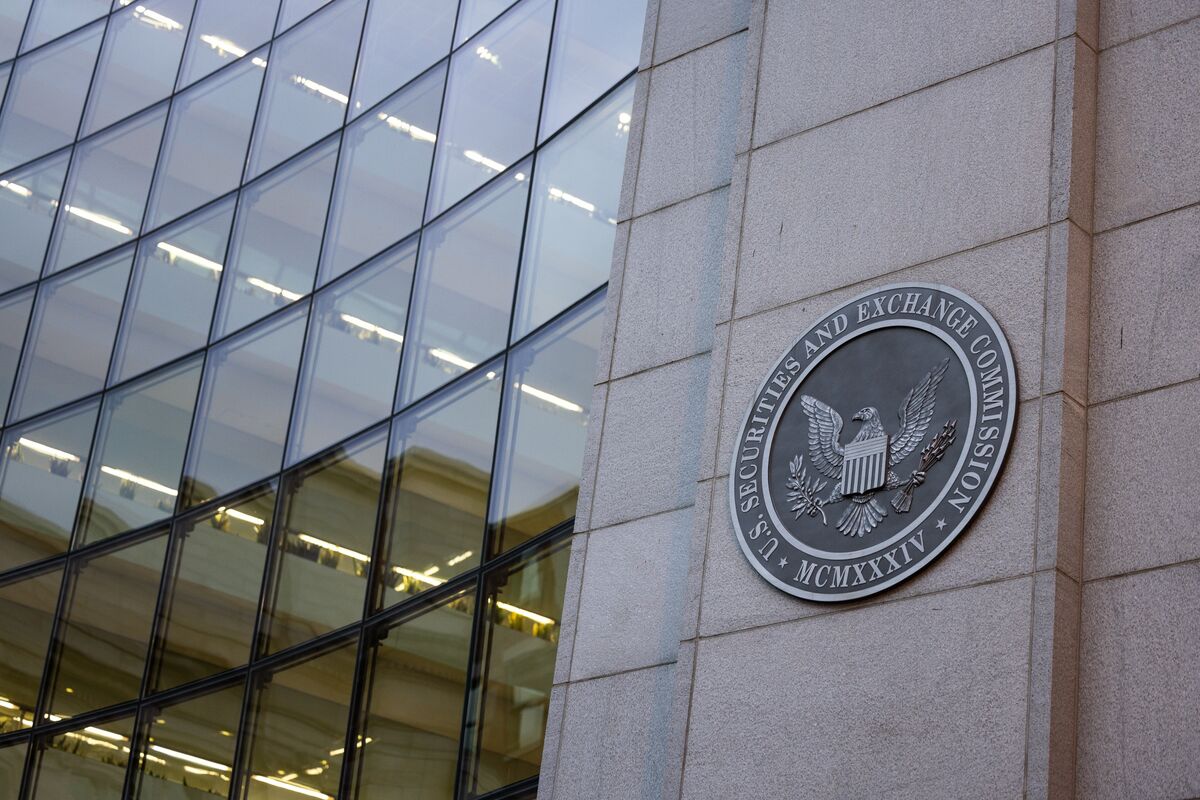 bloomberg.com - Nicola M White - SEC Accuses Ex-BofA Senior Banker Satsky of Insider Trading