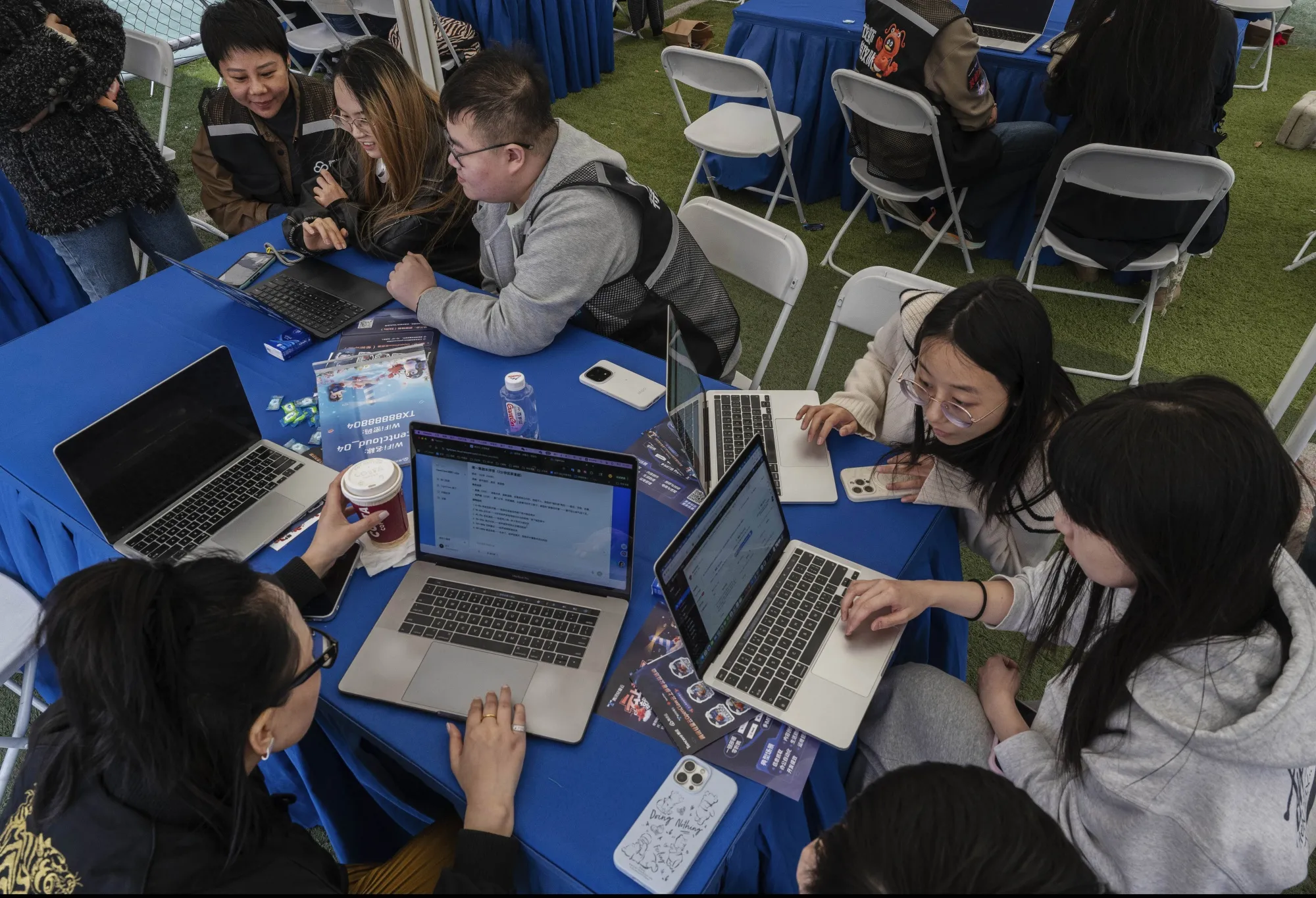 An industry under pressure.
Photo: Kevin Frayer/Getty Images