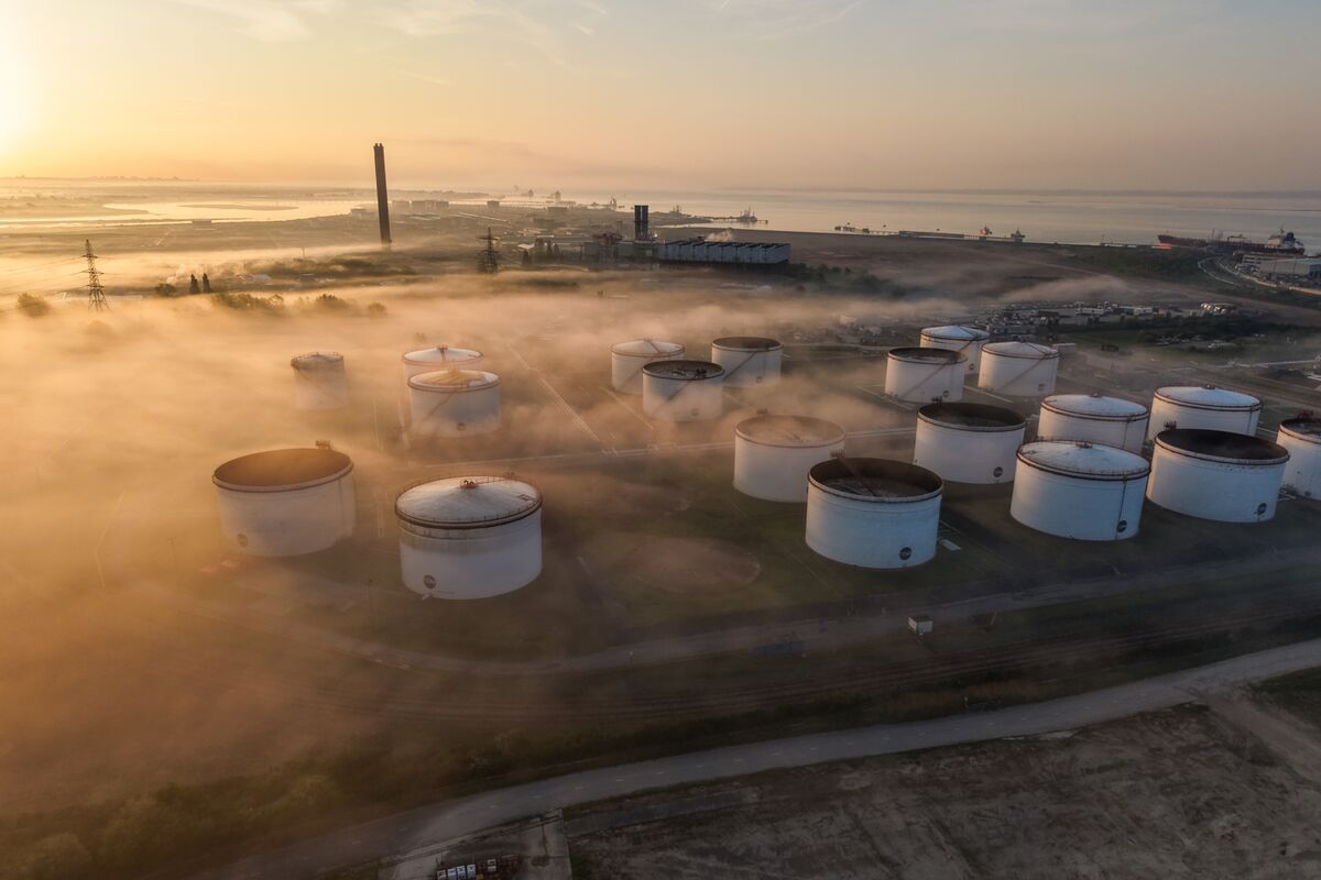 bloomberg.com - Mia Gindis - Oil Near $100 Emerges as Consensus for Next Year With Iran War