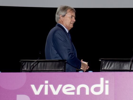 KKR Weighs Raising Telecom Italia Bid to Win Over Vivendi