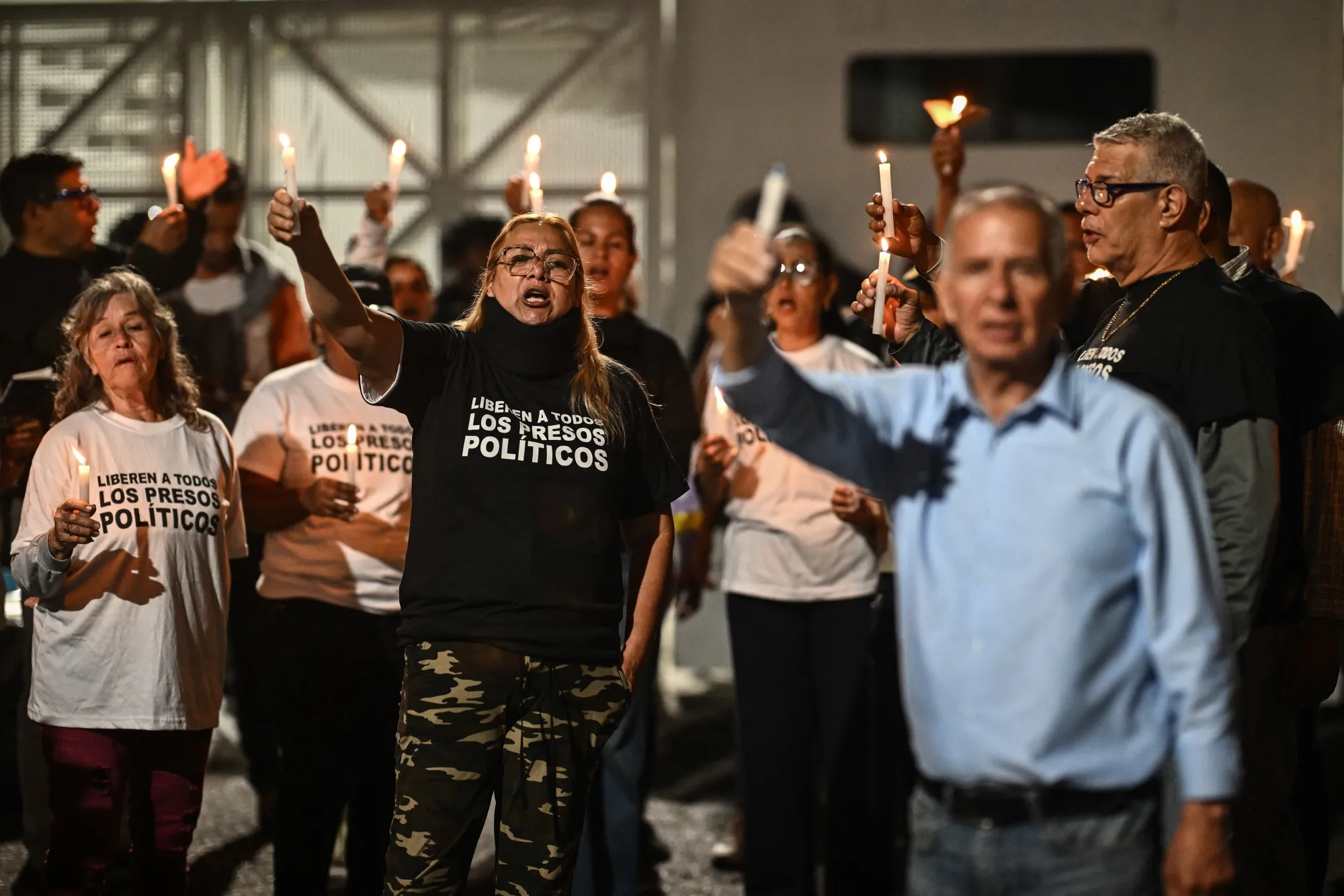 Uma vigília que pede pela&nbsp; libertação de presos políticos em Caracas. Fotógrafo:&nbsp;Ronaldo Schemidt/AFP/Getty Images
