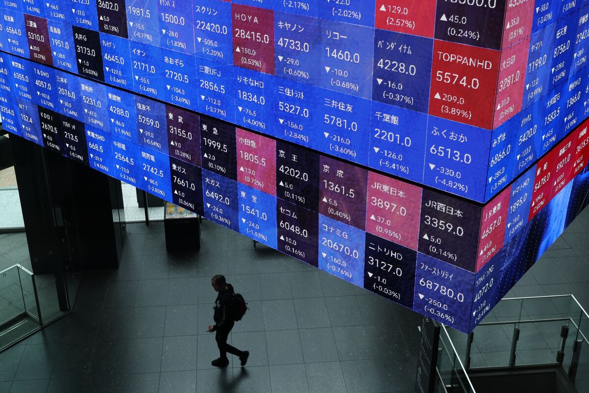 Japanese Stocks Set to Fall on Yen Worries, Kioxia Guidance Miss