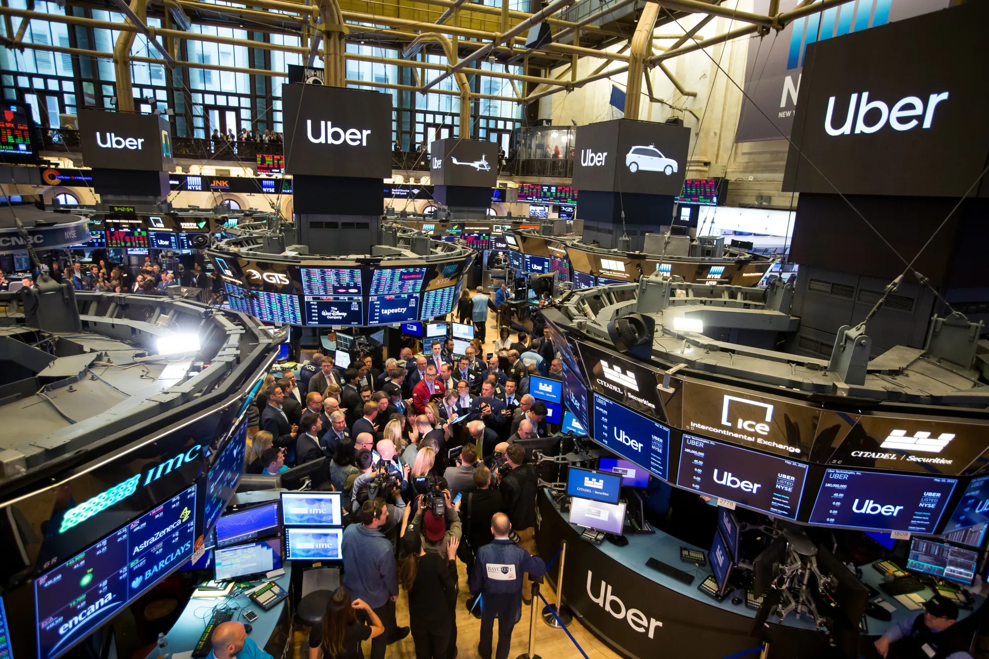 Traders work during Uber's initial public offering on the floor of the New York Stock Exchange on May 10, 2019.