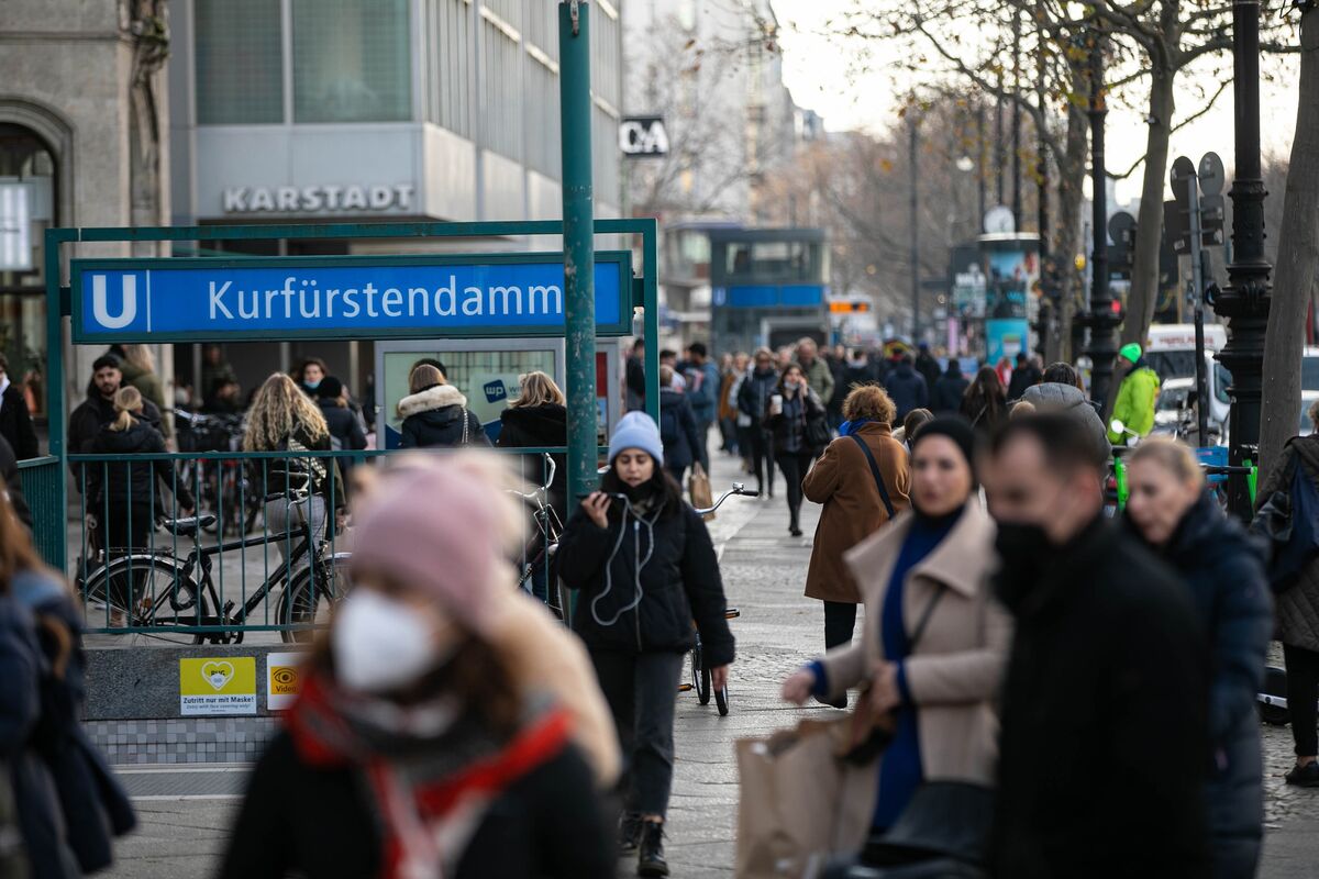 Germany Moves to Unwind Covid Curbs as Pandemic Risks Subside - Bloomberg