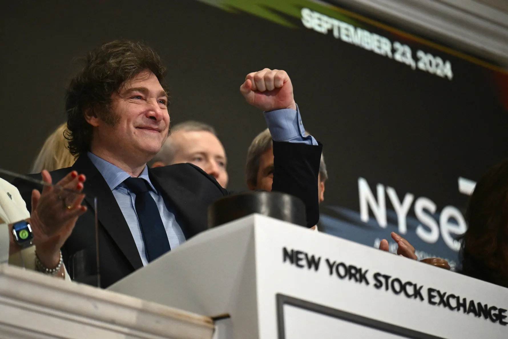 Milei define camino más claro para moneda ante menor popularidad - Bloomberg