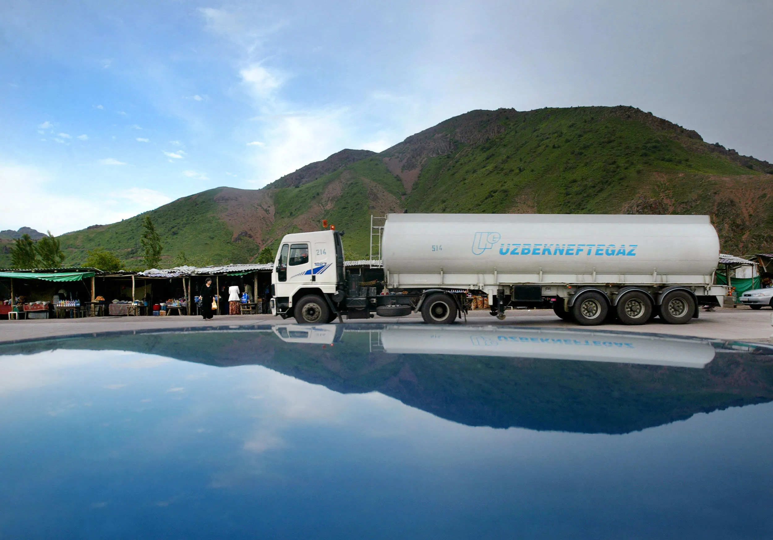 An Uzbekneftegaz gas&nbsp;truck.