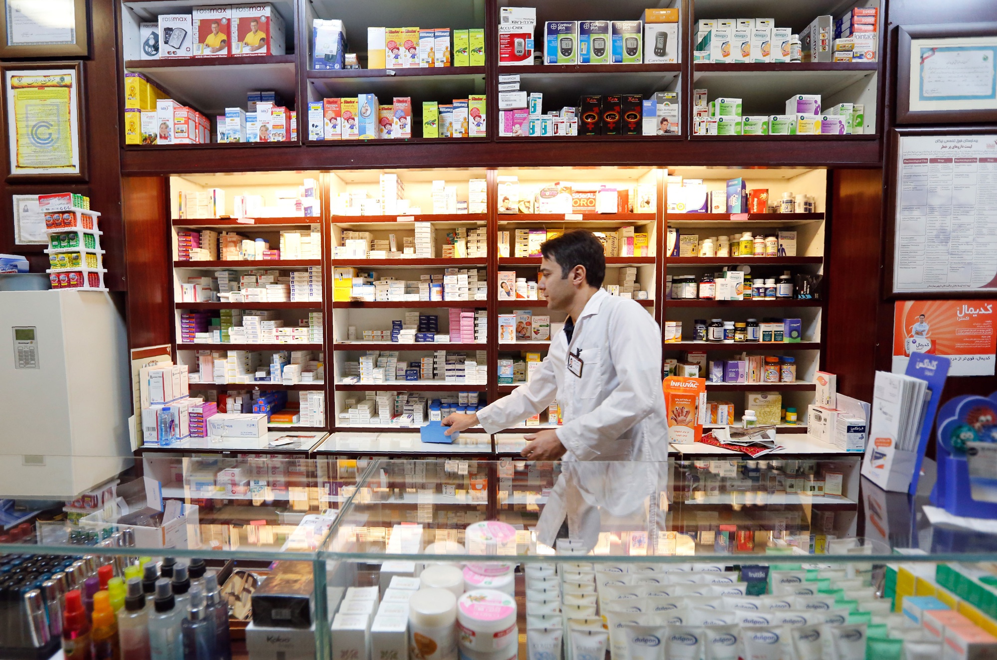 Iranians Say US Sanctions Blocking Access to Needed Medicine - Bloomberg