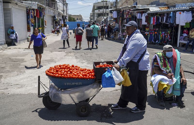 El Salvador en riesgo de aumento de la pobreza en medio de la inflación