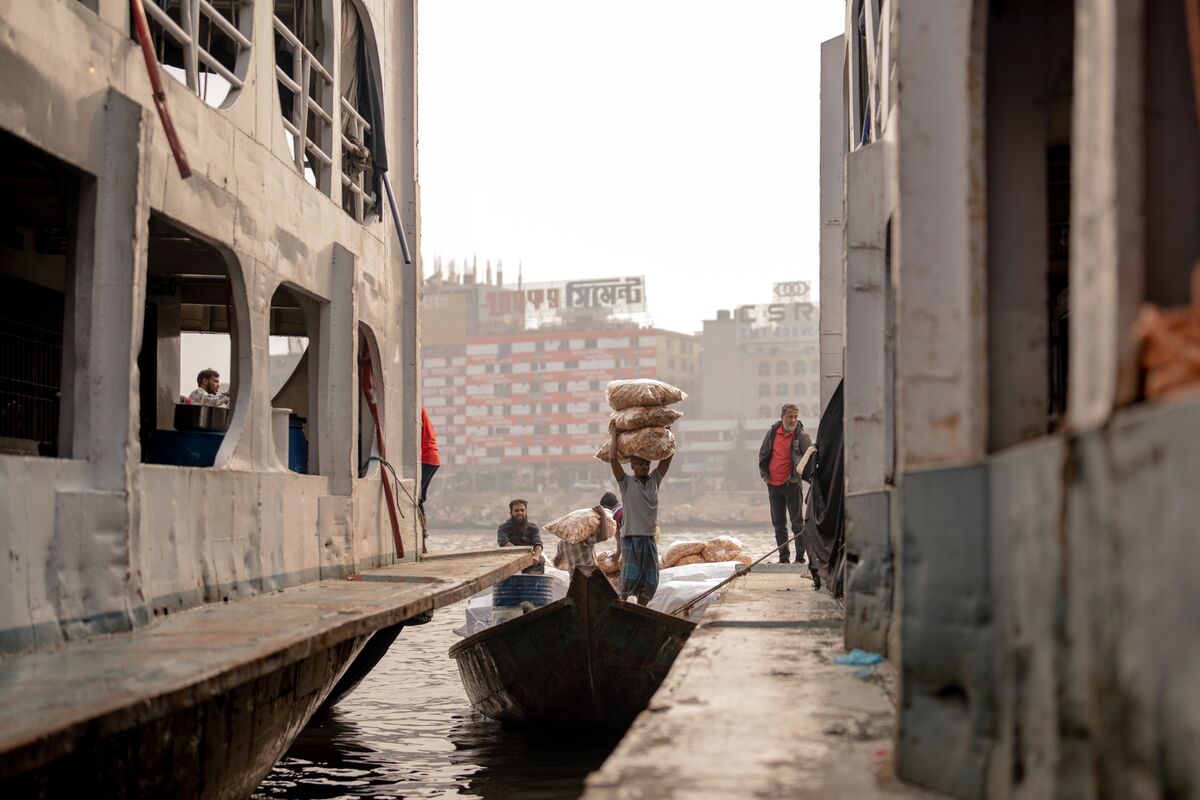 Bangladesh Keeps Key Rate Unchanged Ahead of National Elections