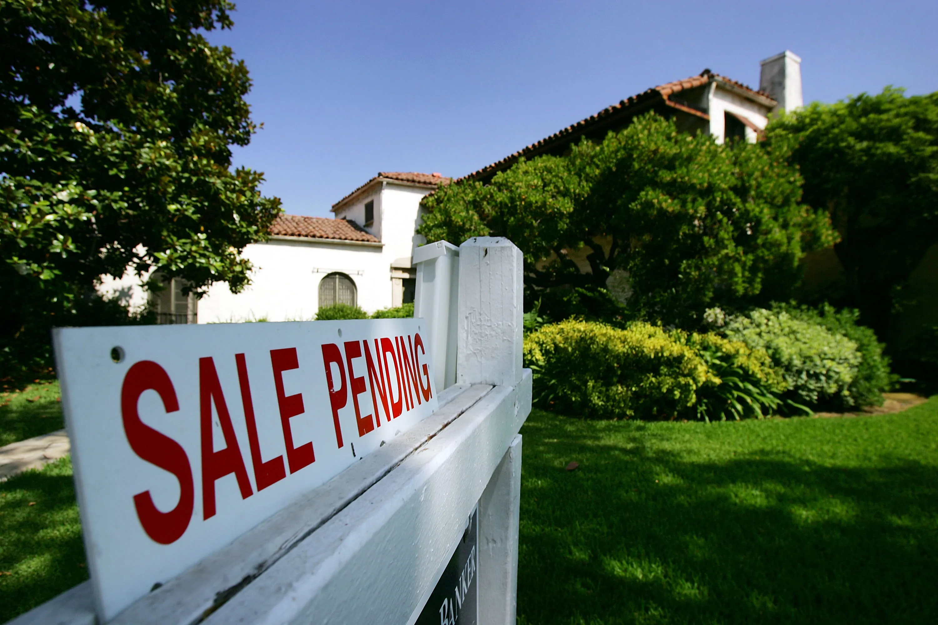 A&nbsp;gauge of contract signings&nbsp;from the National Association of Realtors decreased 4.9% to 74.3.