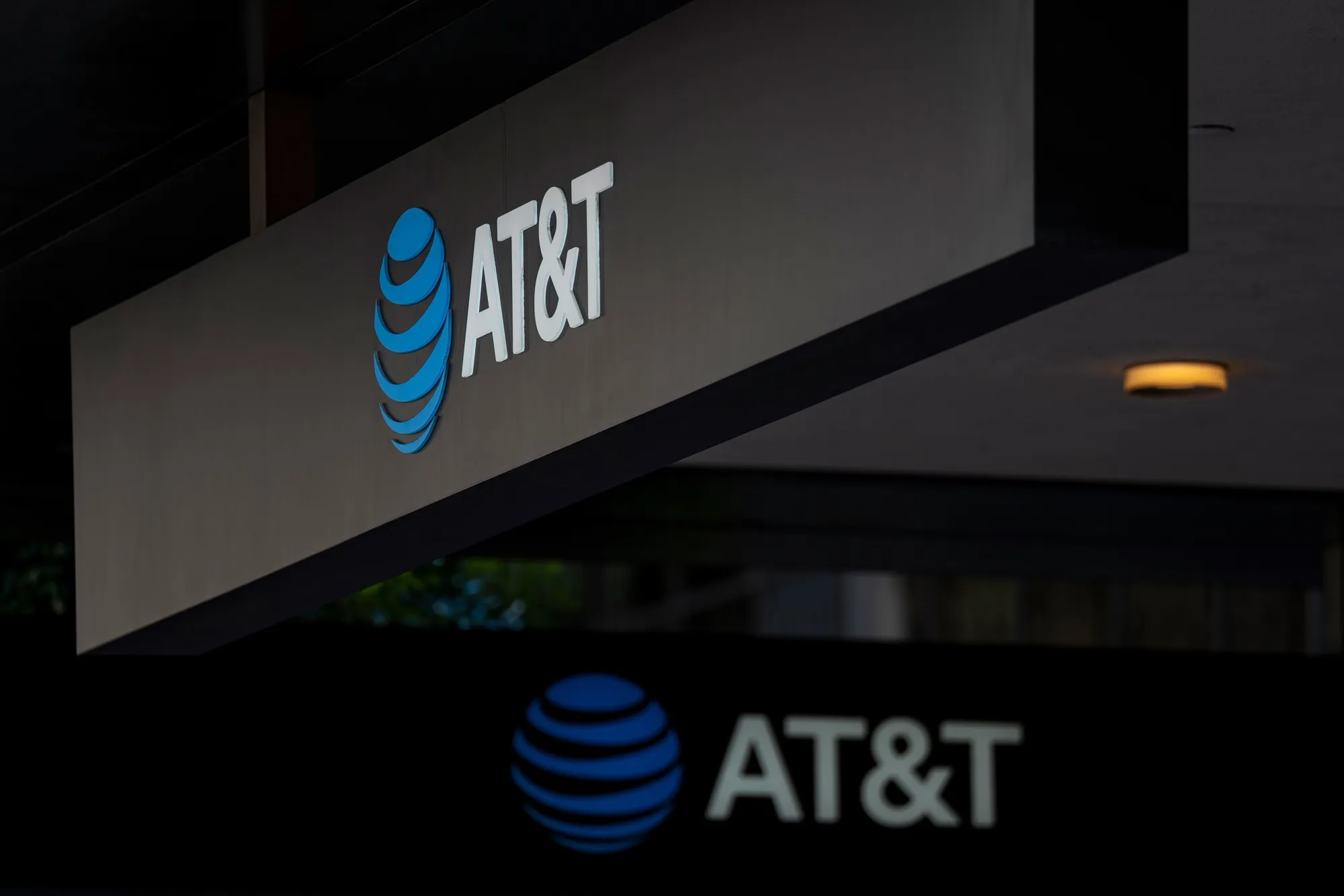 AT&T Kicks Off Bond Sale to Finance Spectrum Purchases - Bloomberg