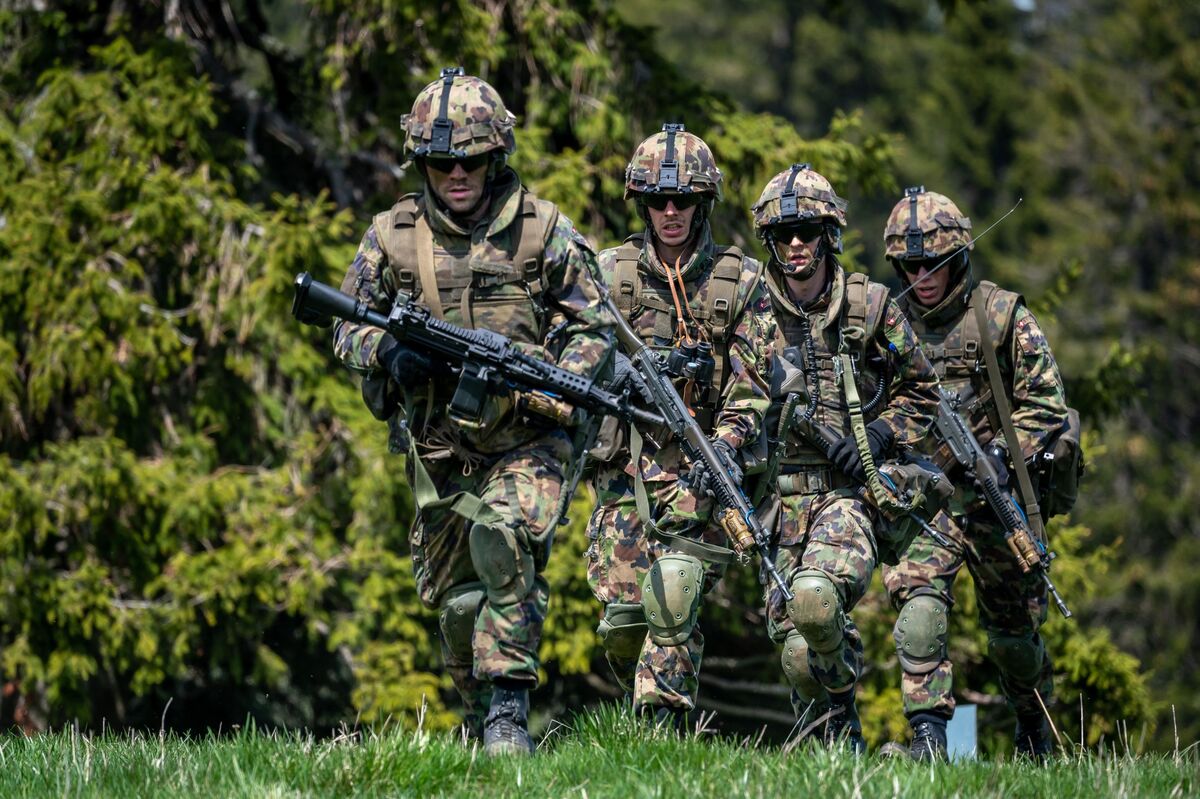 Swiss Refocus Army on Defense as Global Security Deteriorates