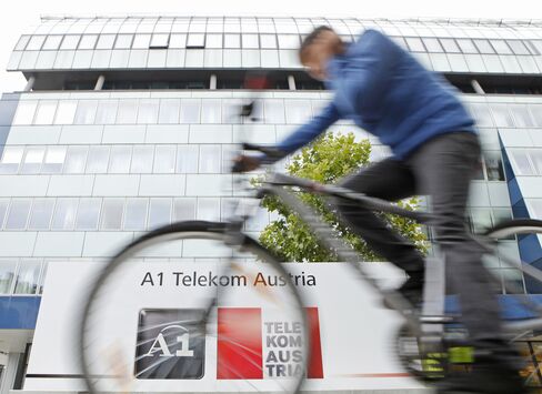 Telekom Austria Said to Vie With PE Bidders for Serbia Broadband