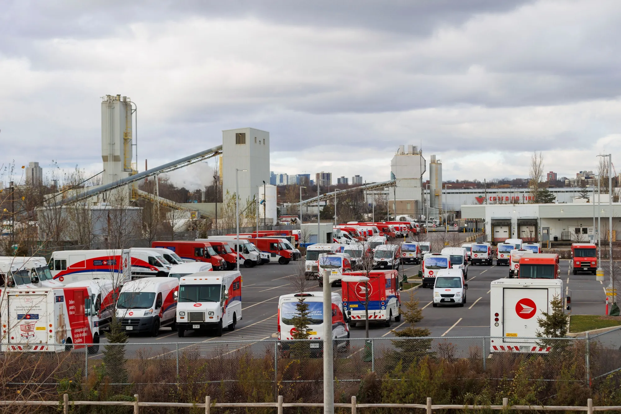 Canada Orders Postal Workers Back to Job After Strike - Bloomberg