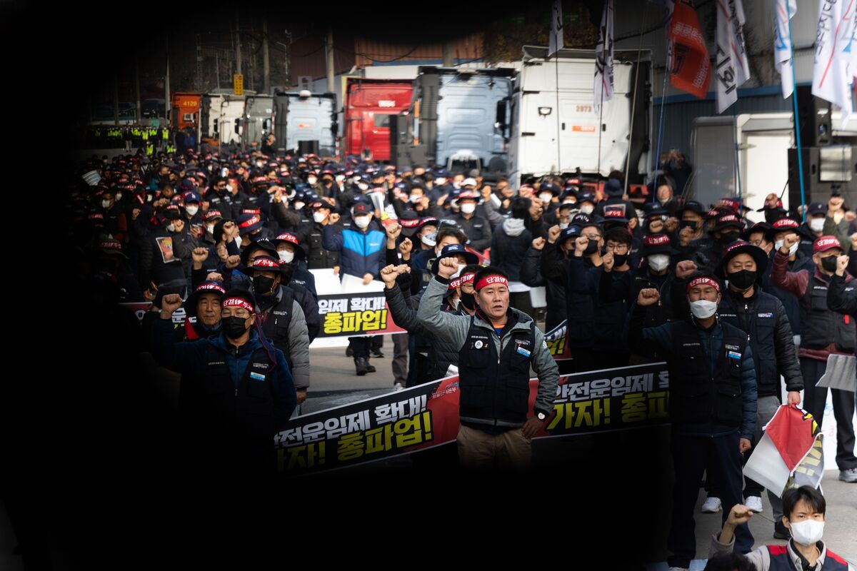 South Korean Truckers Vote to End Strikes Disrupting Supply Chains ...