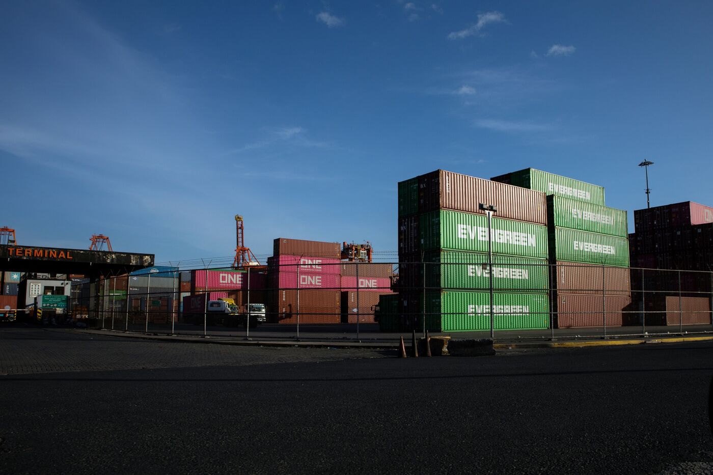 philippine-central-bank-sees-record-current-account-deficit-bloomberg