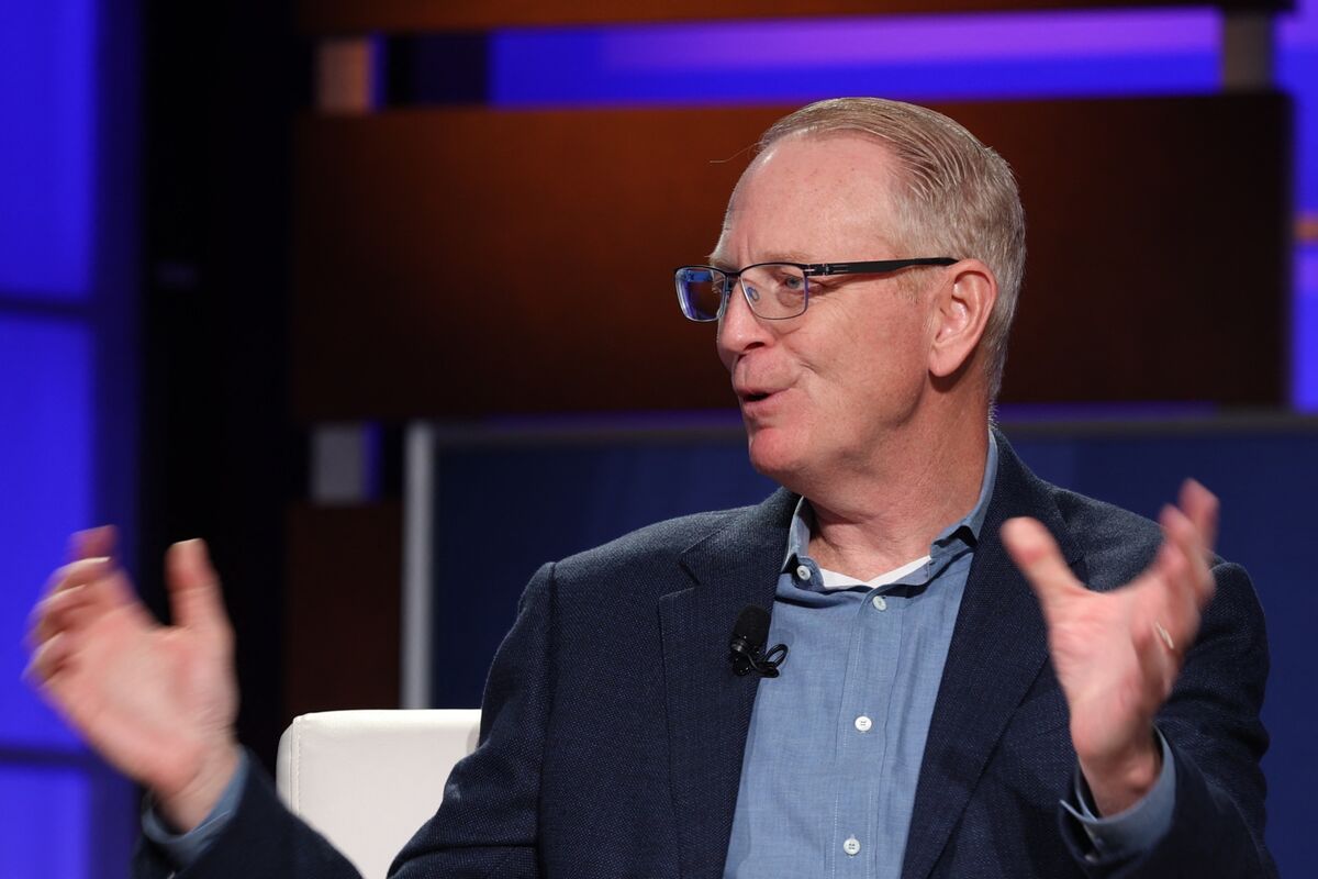 Blue Origin CEO Vows All-In Effort to Beat SpaceX in Moon Race