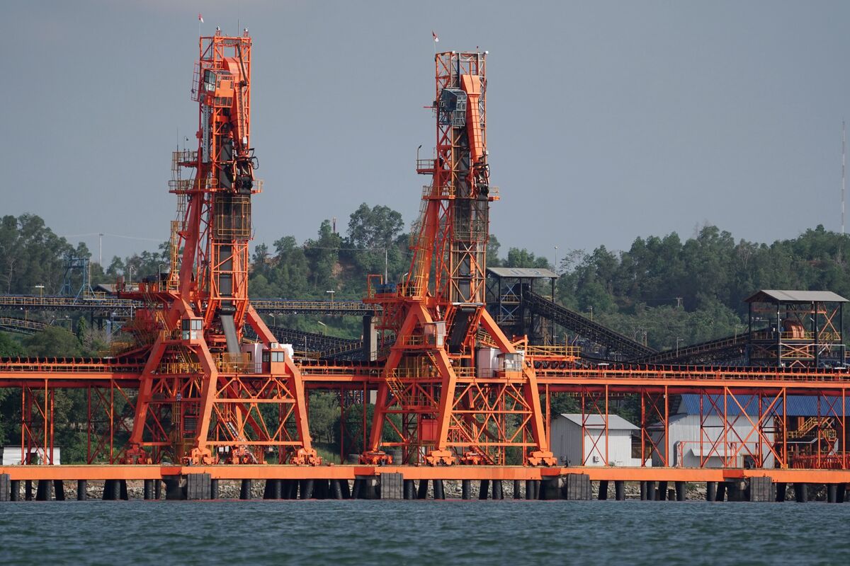 bloomberg.com - Eddie Spence - Haji Isam Swoops on Bayan to Create an Indonesian Coal Giant