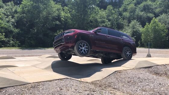 Stretch Jeep Rolls From Detroit’s First New Factory in 30 Years