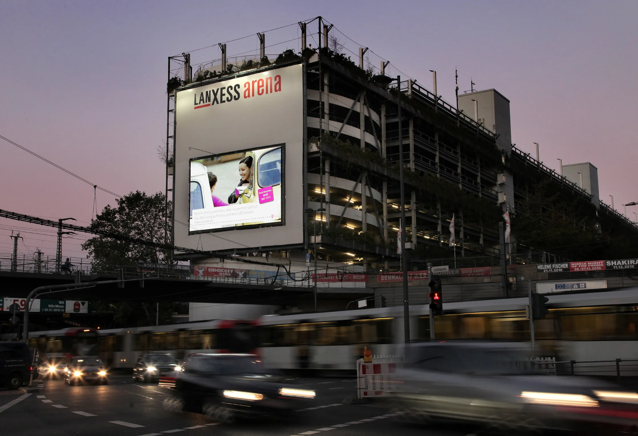 Ströer are seeking a valuation of about €4 billion for the media unit, which includes electronic and classic billboards.