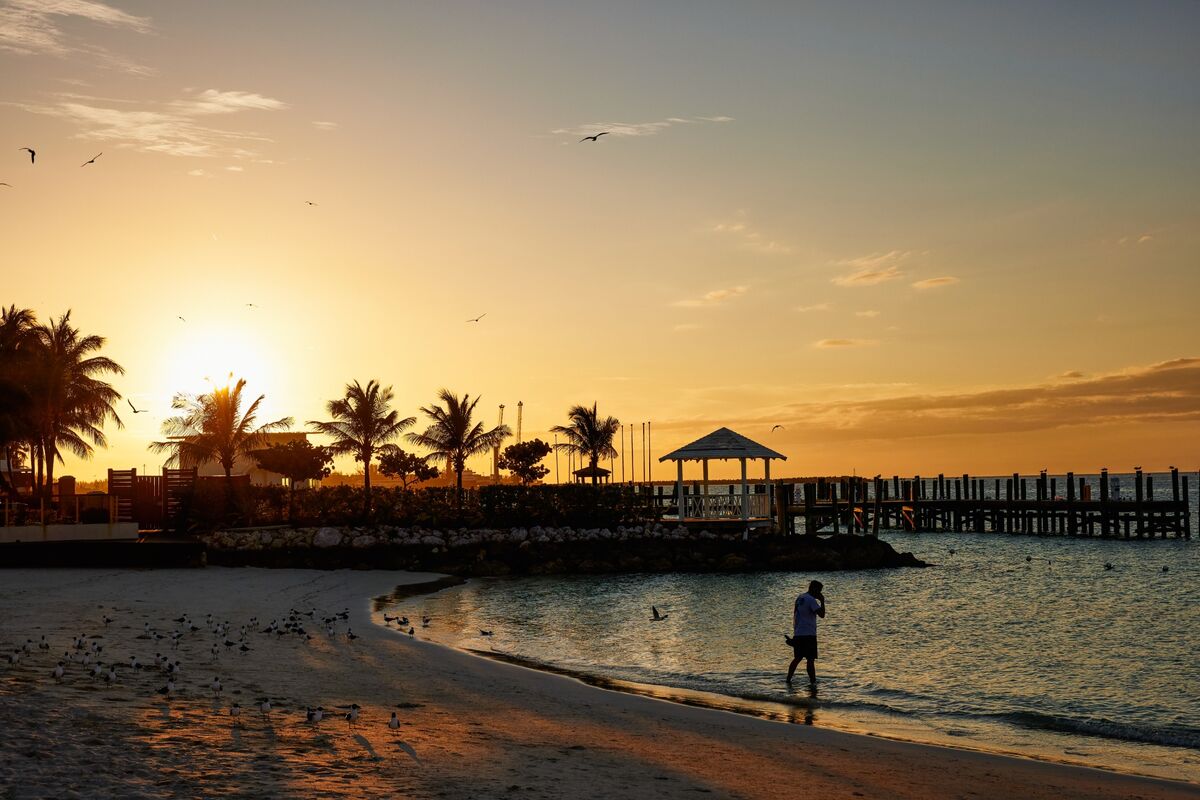 Standard Chartered Seals 300 Million Debt Swap for Bahamas Ocean